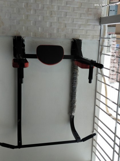 Wall mounted pull up &chin up bat